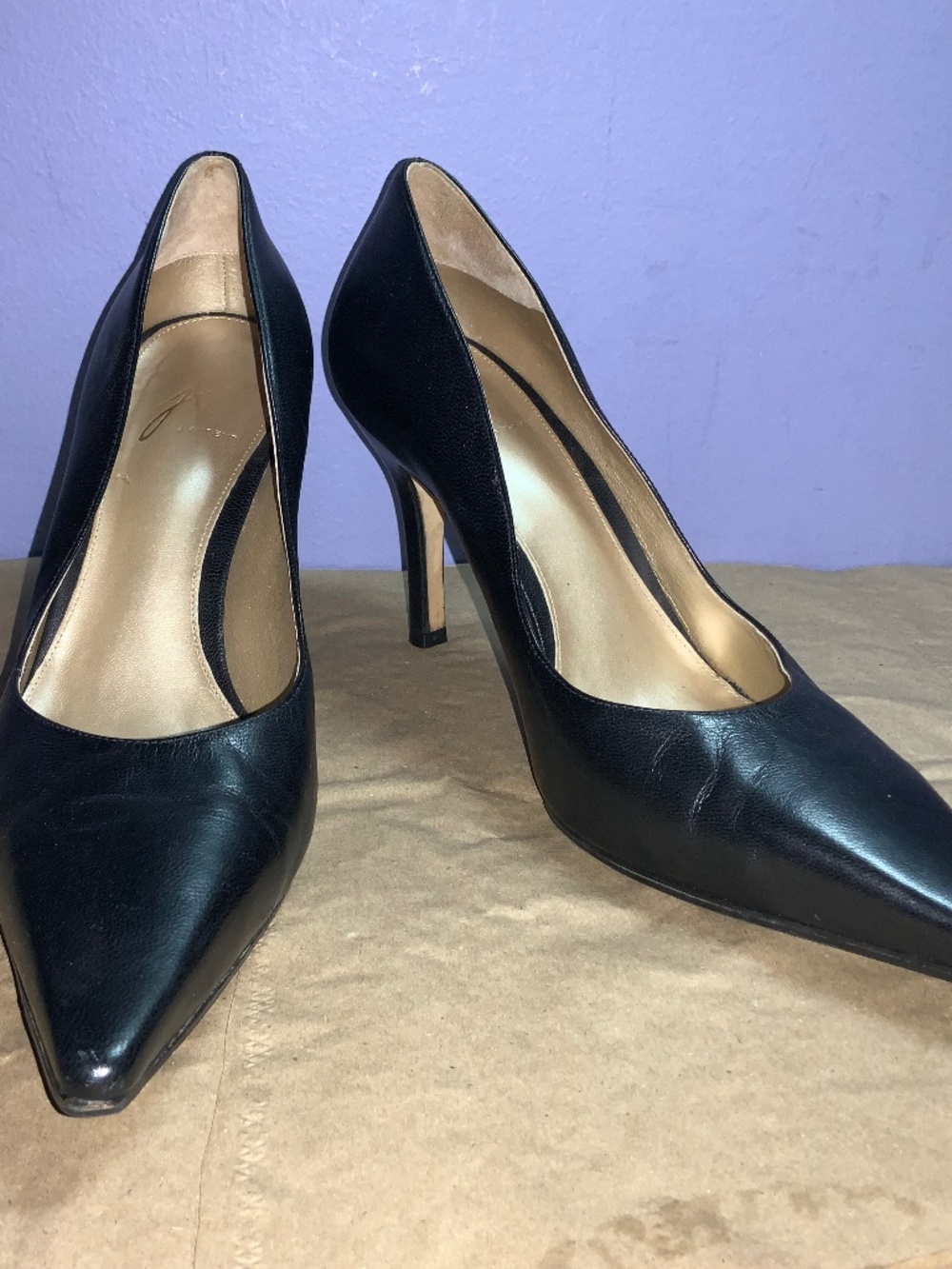 Vince Camuto J. Vincent black leather pumps heel Sz 7.5 classic pointed toe